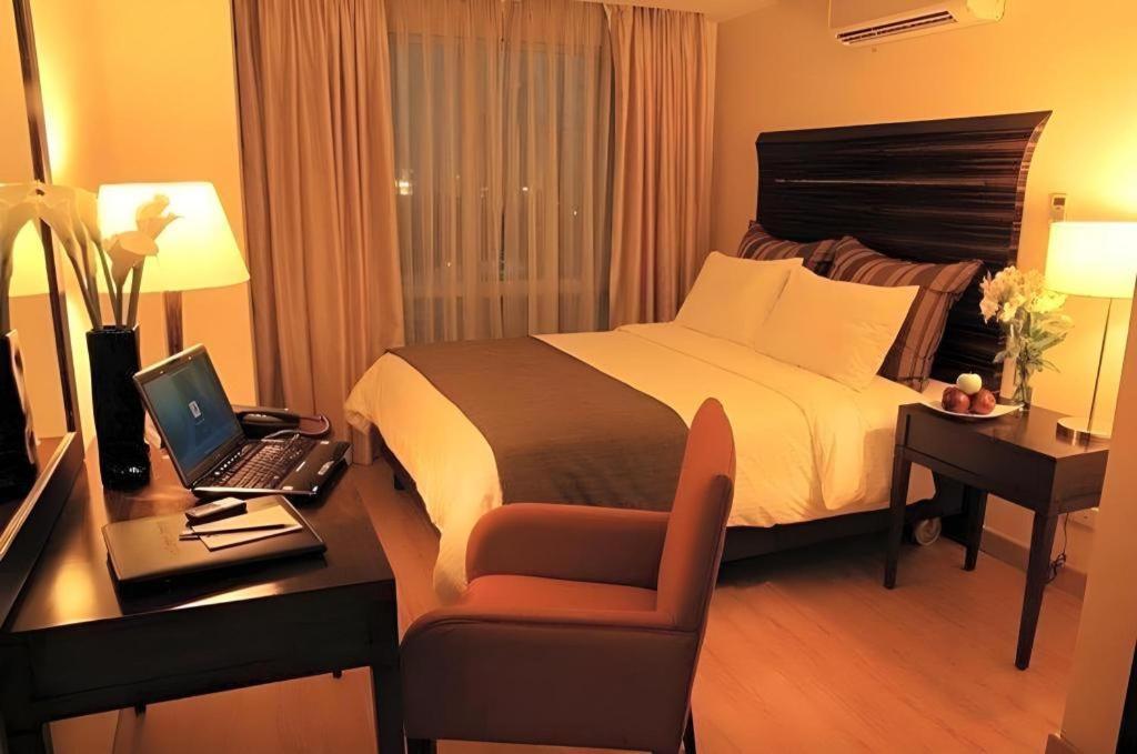Lancaster Hotel Manila Мандалуйонг Экстерьер фото