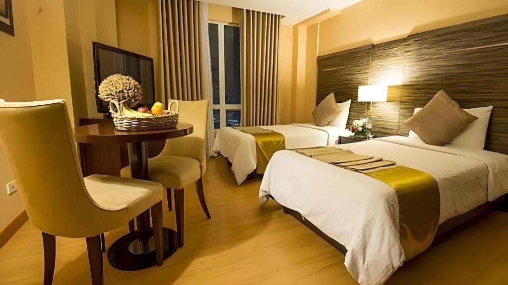 Lancaster Hotel Manila Мандалуйонг Экстерьер фото