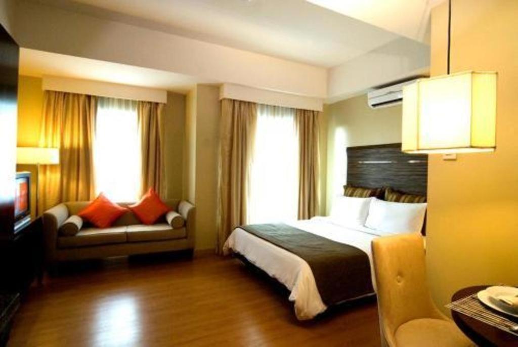 Lancaster Hotel Manila Мандалуйонг Экстерьер фото