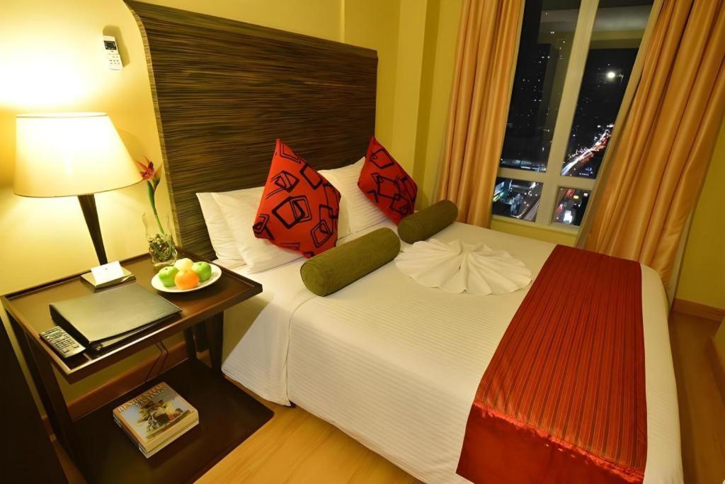 Lancaster Hotel Manila Мандалуйонг Экстерьер фото