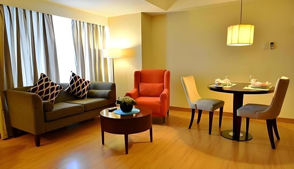 Lancaster Hotel Manila Мандалуйонг Экстерьер фото