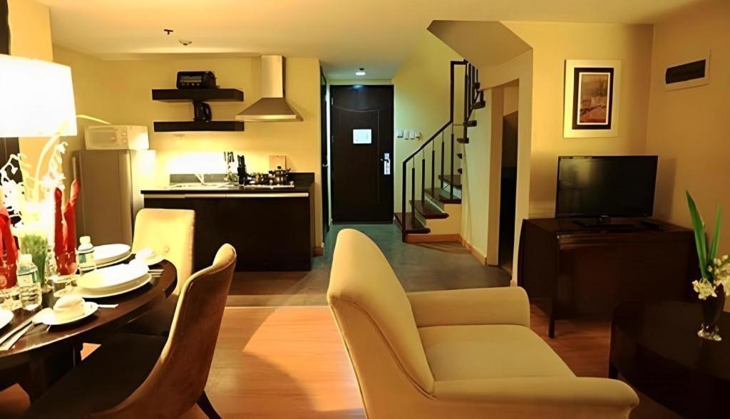 Lancaster Hotel Manila Мандалуйонг Экстерьер фото