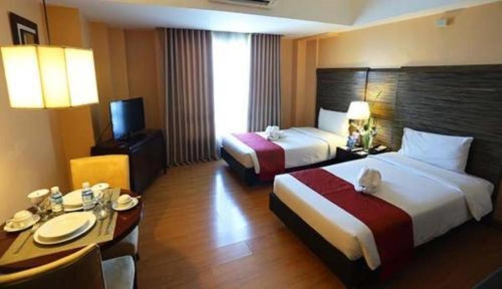 Lancaster Hotel Manila Мандалуйонг Экстерьер фото