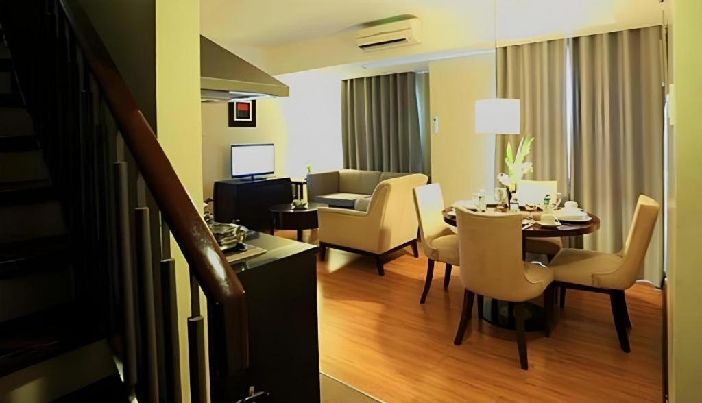 Lancaster Hotel Manila Мандалуйонг Экстерьер фото