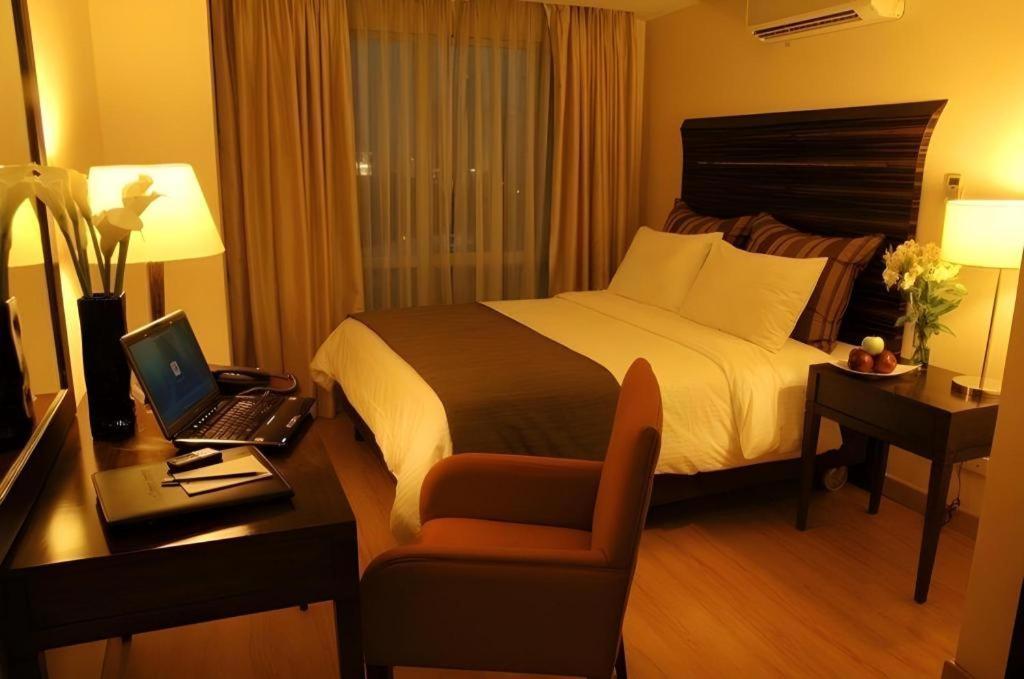 Lancaster Hotel Manila Мандалуйонг Экстерьер фото