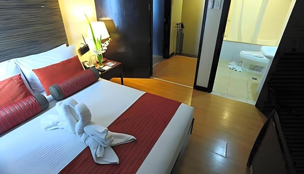 Lancaster Hotel Manila Мандалуйонг Экстерьер фото