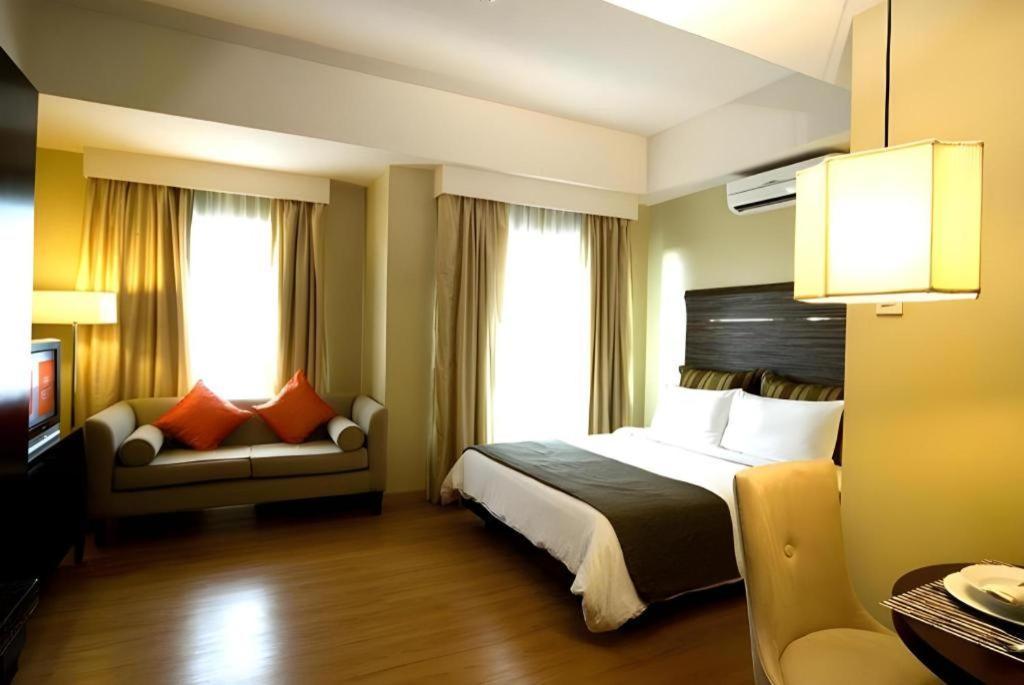 Lancaster Hotel Manila Мандалуйонг Экстерьер фото