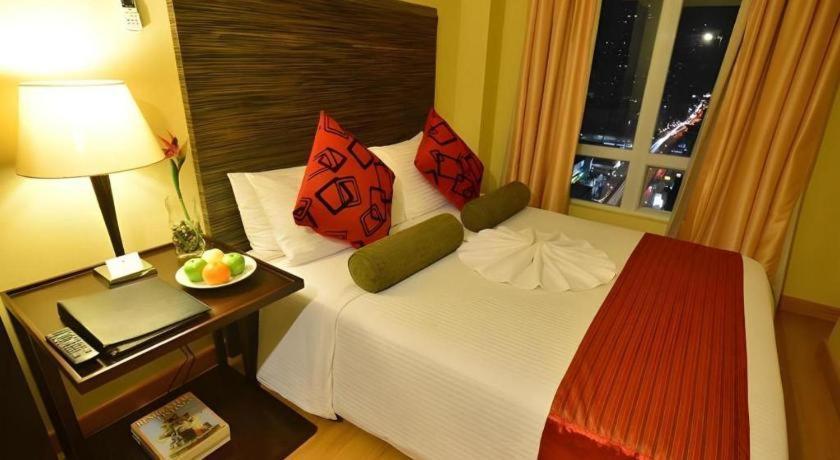 Lancaster Hotel Manila Мандалуйонг Экстерьер фото
