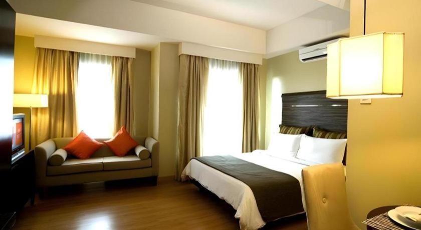 Lancaster Hotel Manila Мандалуйонг Экстерьер фото