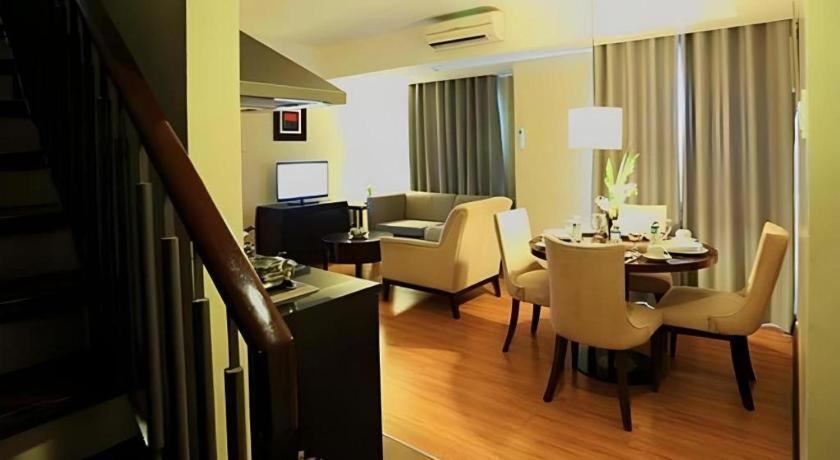 Lancaster Hotel Manila Мандалуйонг Экстерьер фото