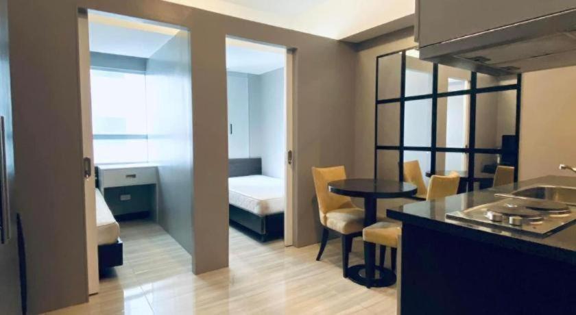 Lancaster Hotel Manila Мандалуйонг Экстерьер фото