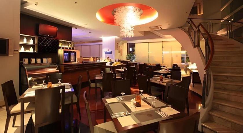Lancaster Hotel Manila Мандалуйонг Экстерьер фото