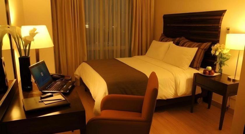 Lancaster Hotel Manila Мандалуйонг Экстерьер фото